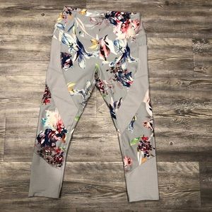 Floral leggings size M (8-10)